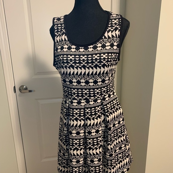 Forever 21 dress. Size M - Picture 9 of 9